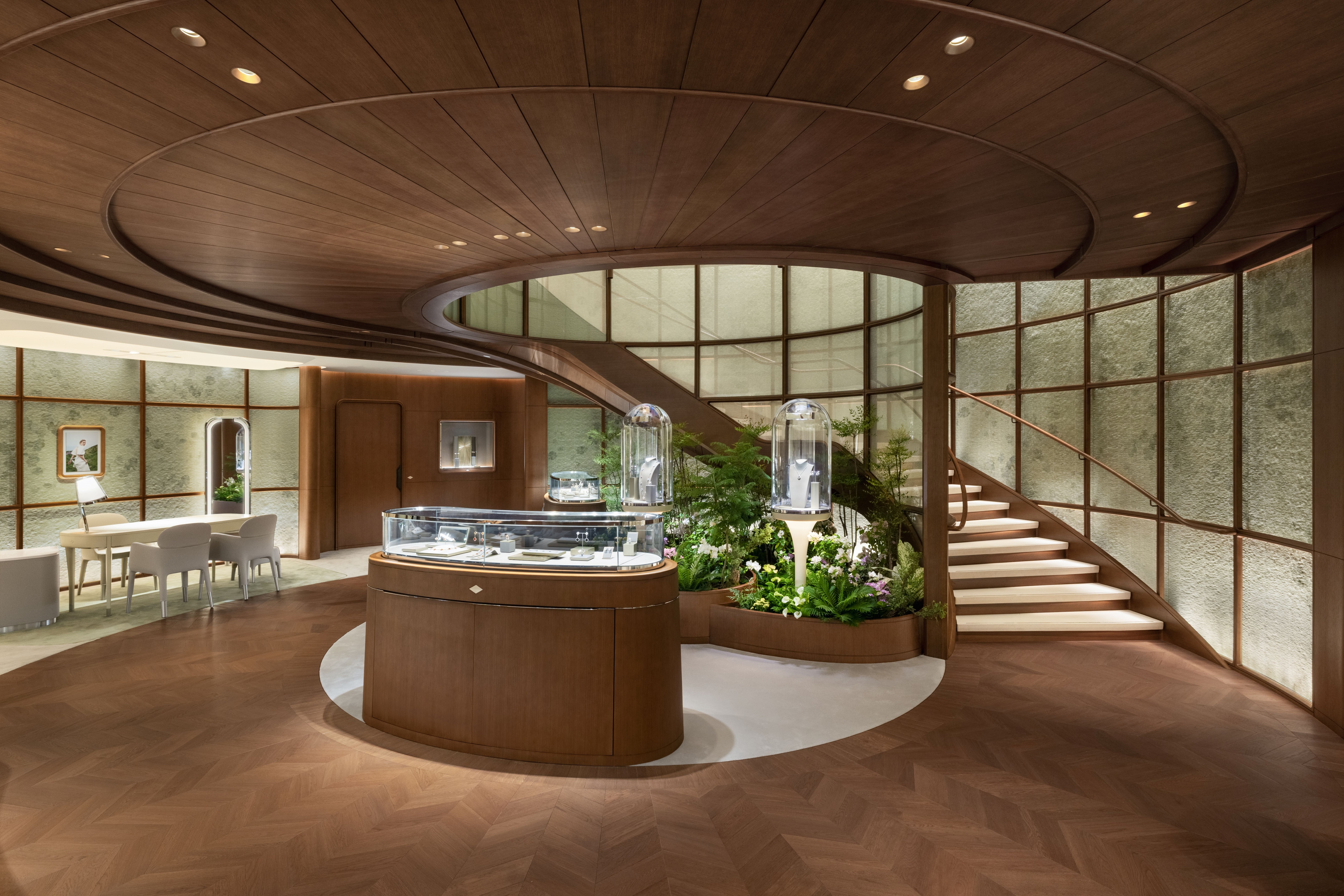 The Van Cleef & Arpels Maison in Hong Kong moves to Alexandra